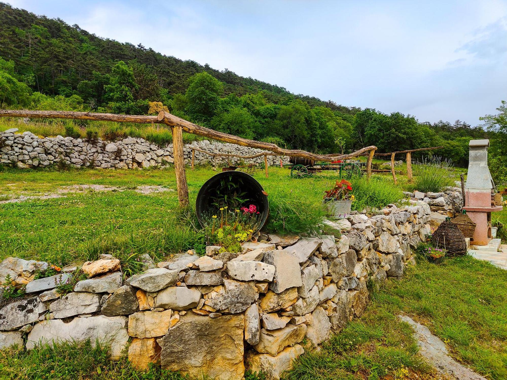 Homestead Zavadlal - Domacija Zavadlal Komen Exterior photo